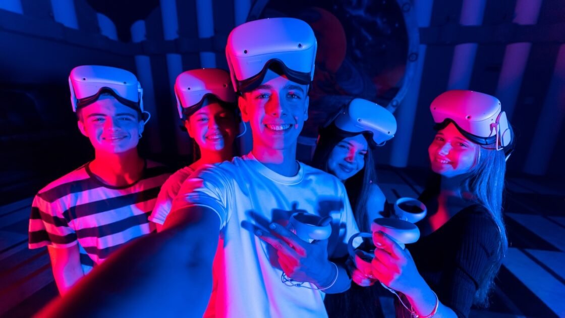 VR GAMING